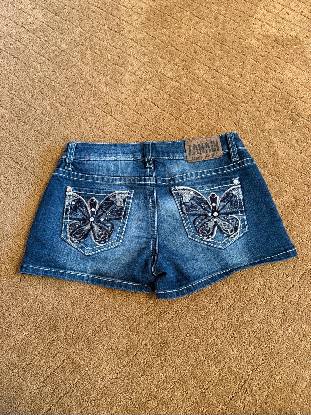 Zana Di Butterfly Pocket Dark Wash Low Rise Denim Shorts Women’s Size 7